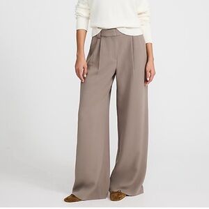 Express Signature Crepe High Waisted
Relaxed Trouser Size 4 Regular Length
